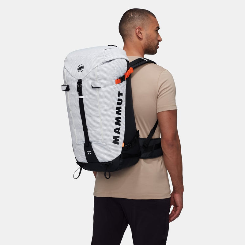Trion 38 in white-black - detail view 2